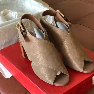 Brand NEW  Donald J Pliner  Light Bronze Distressed Metallic Heeled Sandal